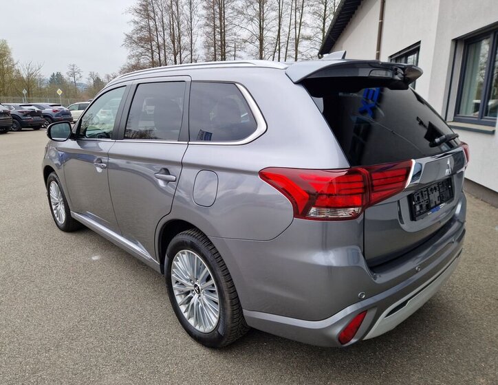 Mitsubishi Outlander SUV / Terénní 2,4 l 165 kw