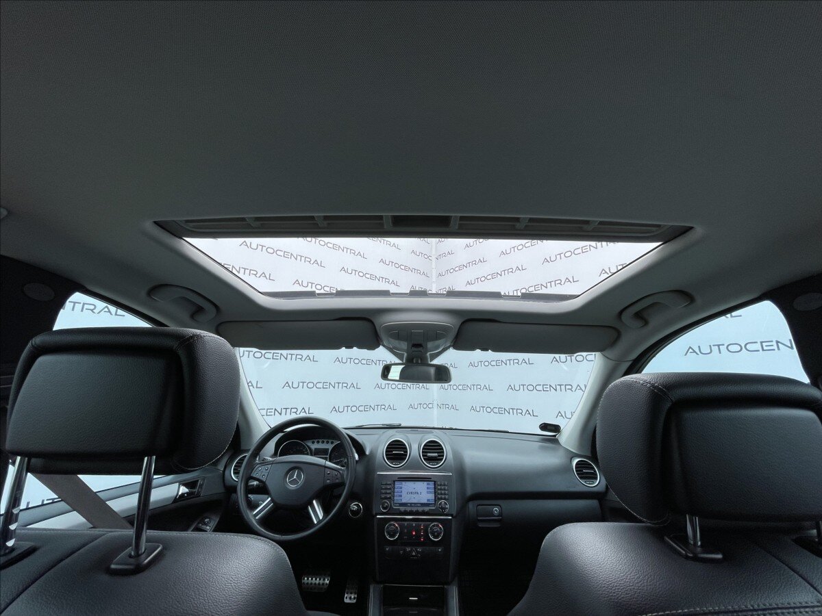 Mercedes-Benz Třídy M SUV / Terénní 3,5 l 200 kw