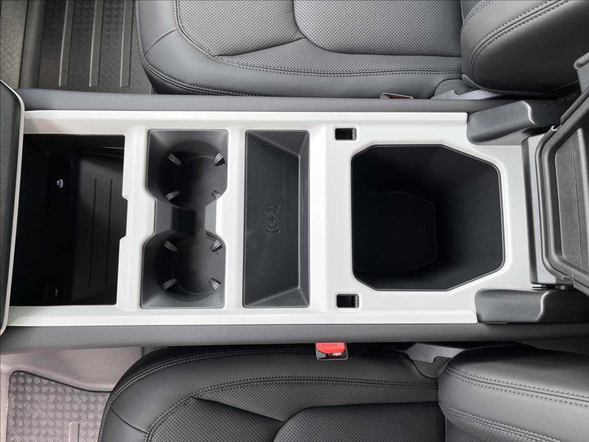 Land Rover Defender SUV / Terénní 3,0 l 147 kw