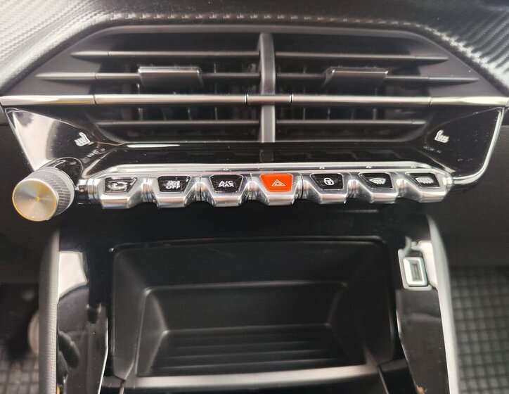 Peugeot 208 Hatchback 1,2 l 74 kw