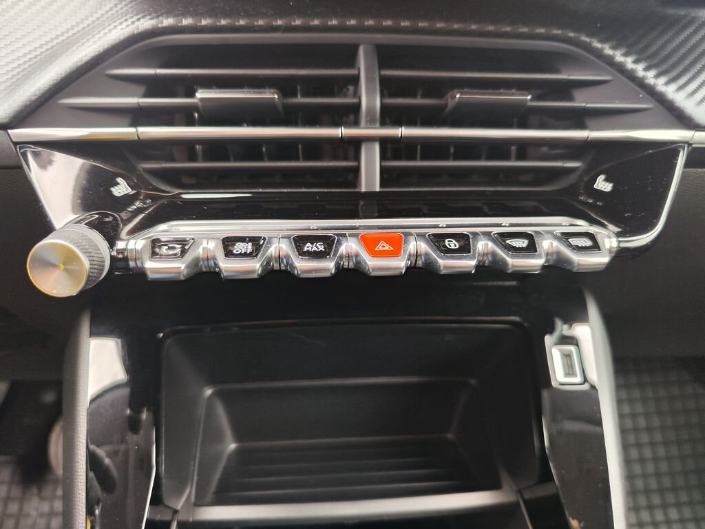 Peugeot 208 Hatchback 1,2 l 74 kw