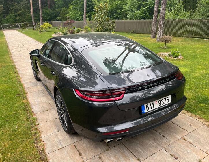 Porsche Panamera 4