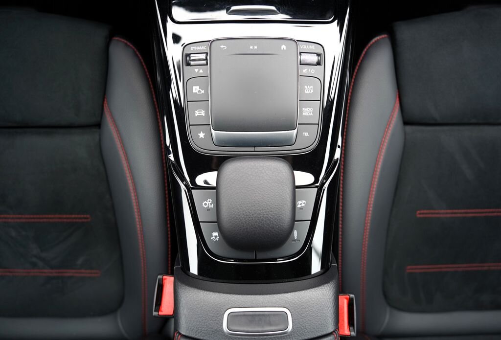 Mercedes-Benz CLA Sedan 2,0 l 340 kw