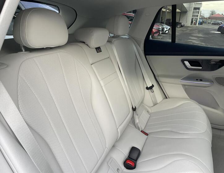 Mercedes-Benz EQE 18