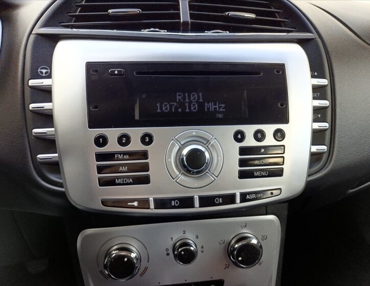 Lancia Delta Hatchback 1,6 l 88 kw