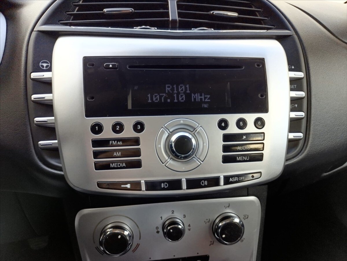 Lancia Delta Hatchback 1,6 l 88 kw