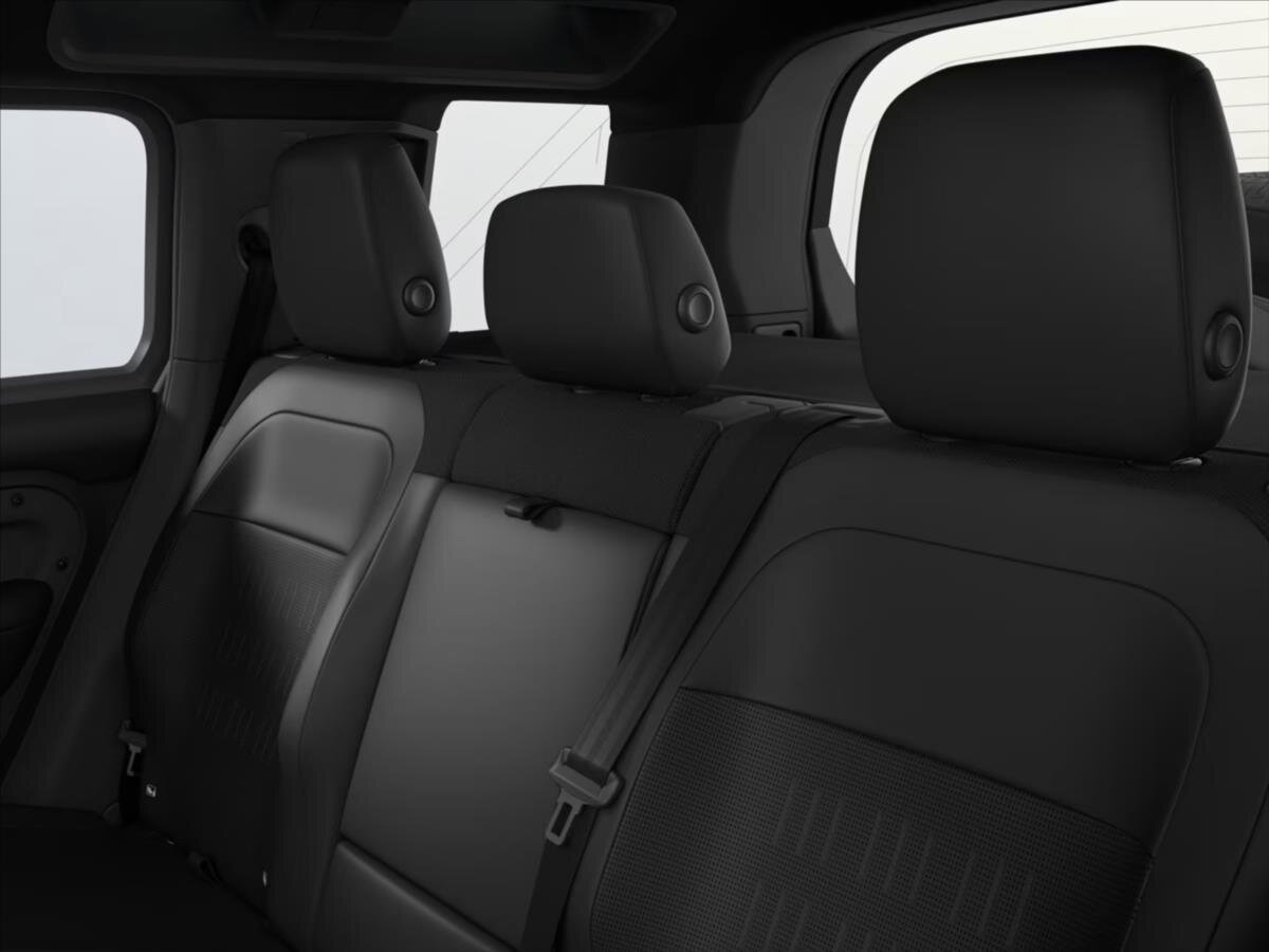 Land Rover Defender SUV / Terénní 4,4 l 467 kw