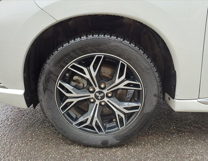 Mitsubishi Outlander Kombi 2,4 l 99 kw