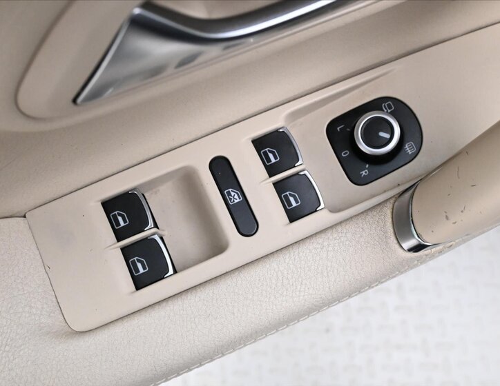 Volkswagen Passat CC Sedan 2,0 l 147 kw