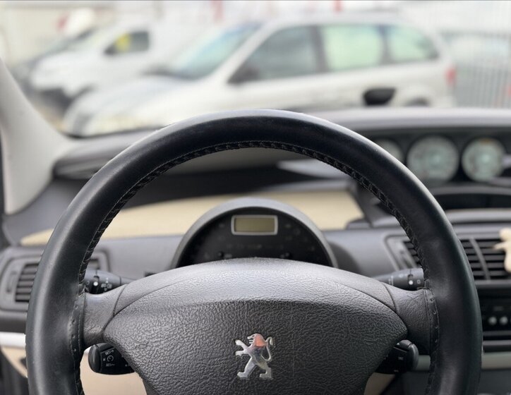 Peugeot 807 MPV 2,2 l 94 kw