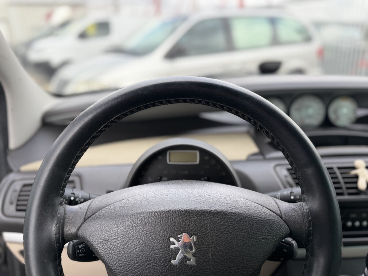 Peugeot 807 MPV 2,2 l 94 kw
