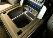 Land Rover Defender SUV 4,4 l 467 kw