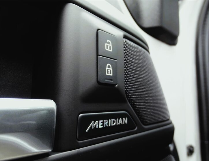 Land Rover Defender SUV 3,0 l 183 kw