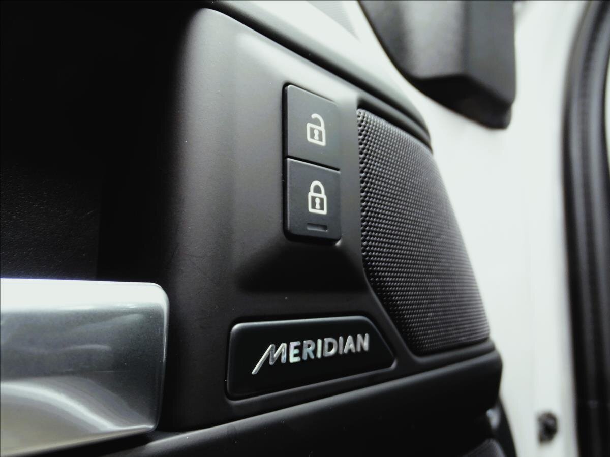 Land Rover Defender SUV 3,0 l 183 kw