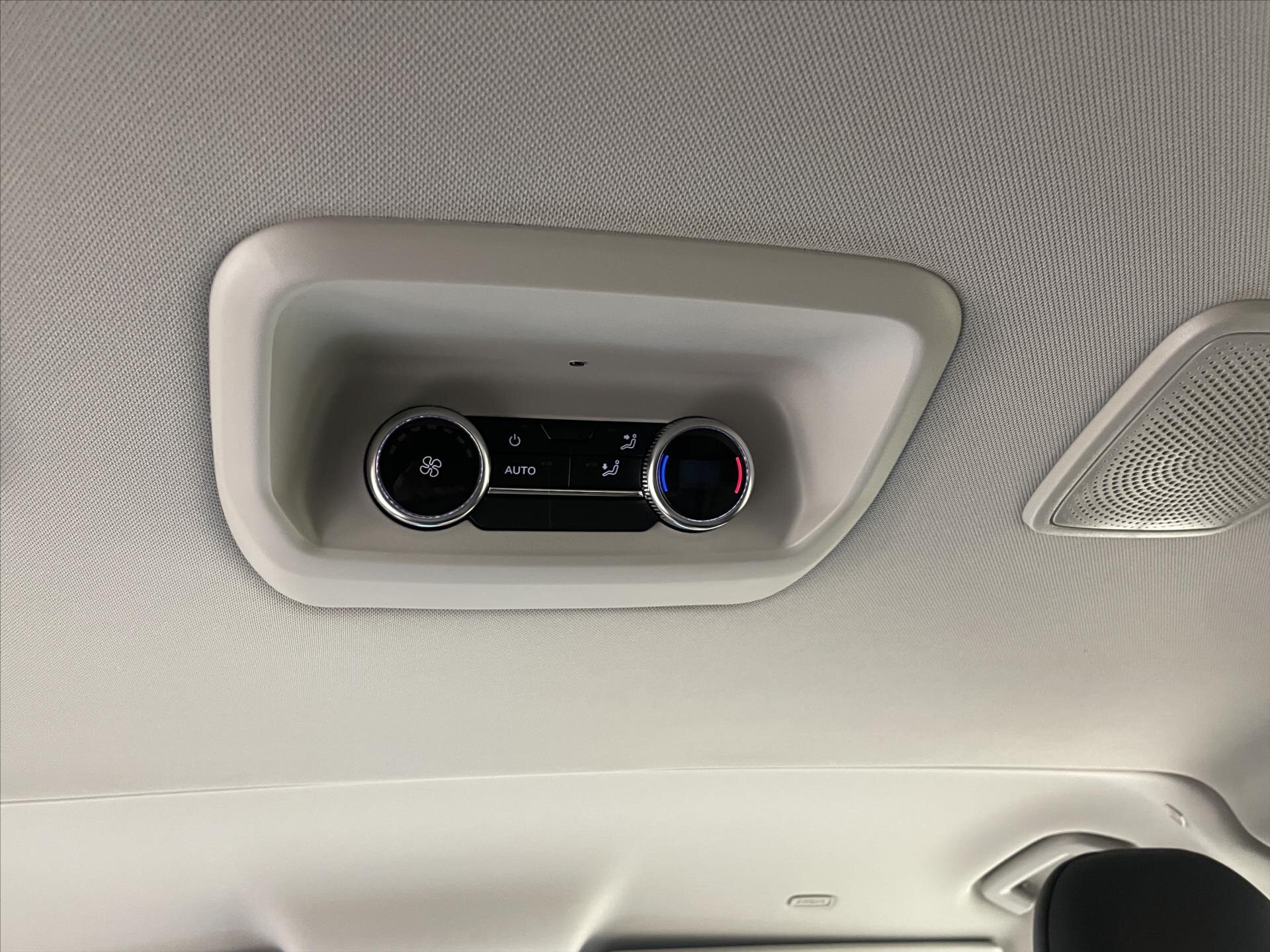 Volkswagen Caravelle Ostatní 2,0 l 125 kw