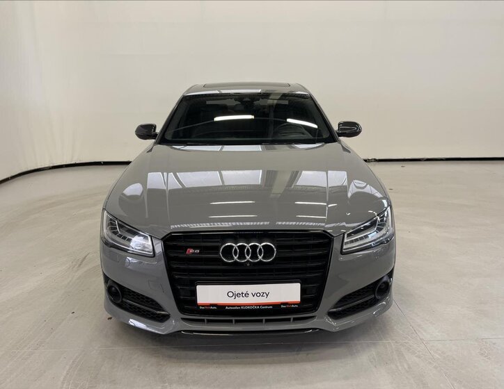 Audi S8 Sedan 4,0 l 445 kw