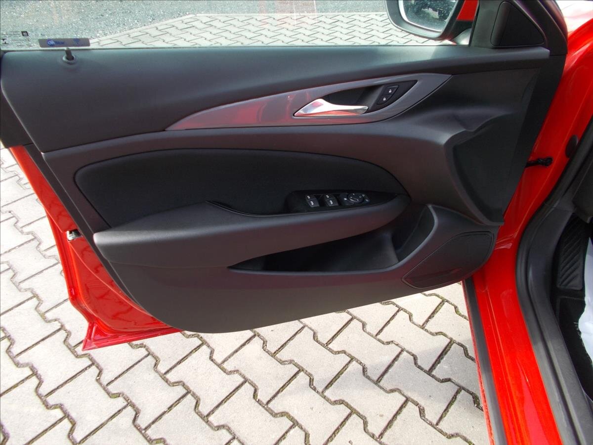 Opel Insignia Hatchback 2,0 l 125 kw