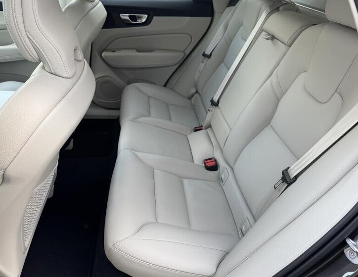 Volvo XC60 SUV / Terénní 2,0 l 145 kw