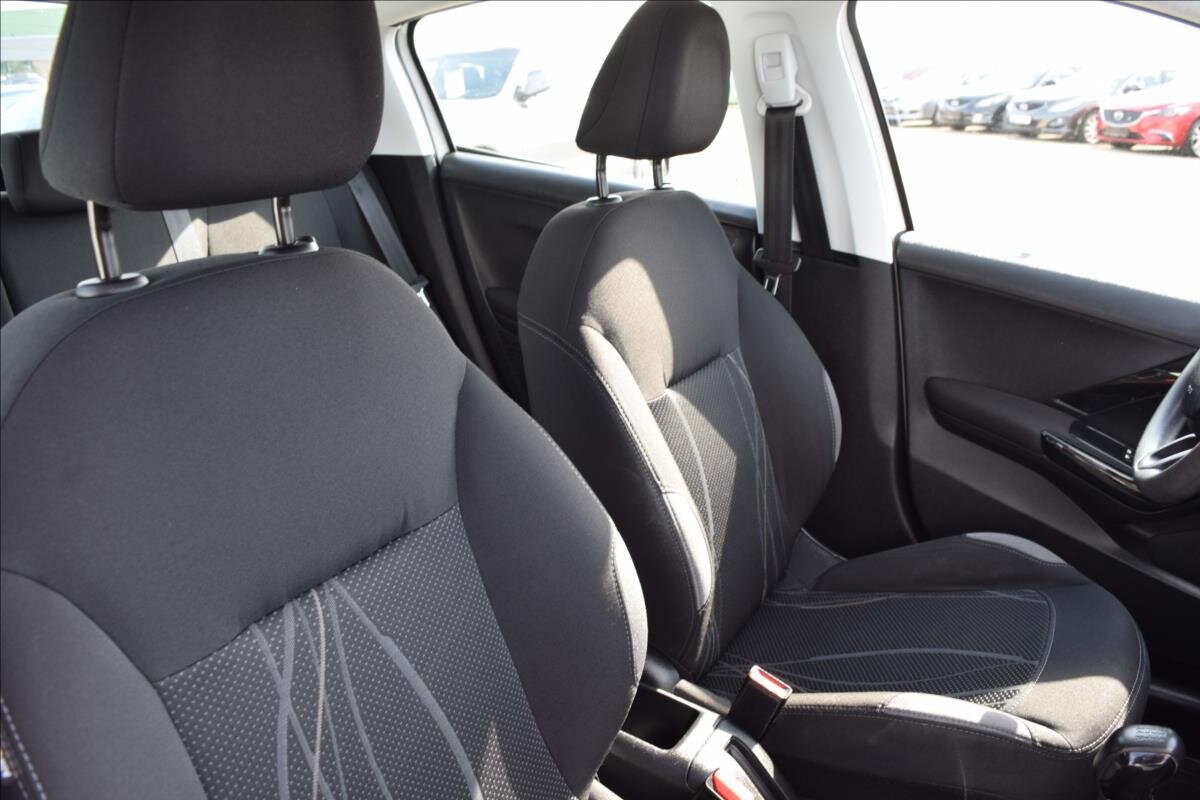 Peugeot 208 Hatchback 1,4 l 50 kw