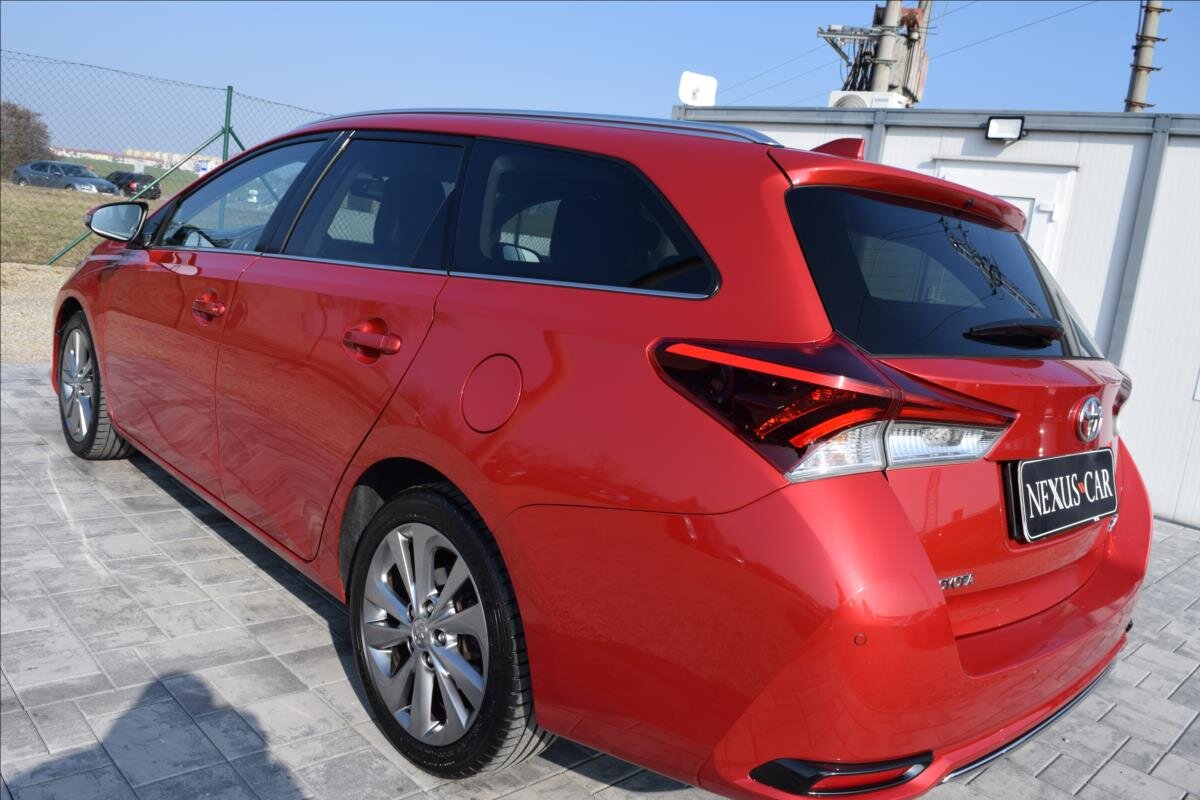 Toyota Auris Kombi 1,2 l 85 kw