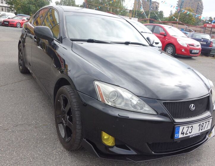 Lexus IS 220 5