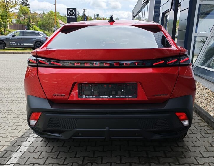 Peugeot 408 Sedan / Limuzína 1,2 l 107 kw