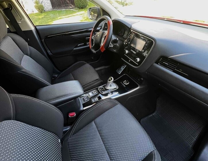 Mitsubishi Outlander SUV / Terénní 0,0 0