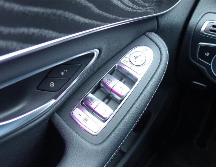 Mercedes-Benz Třídy C Sedan 2,0 l 143 kw