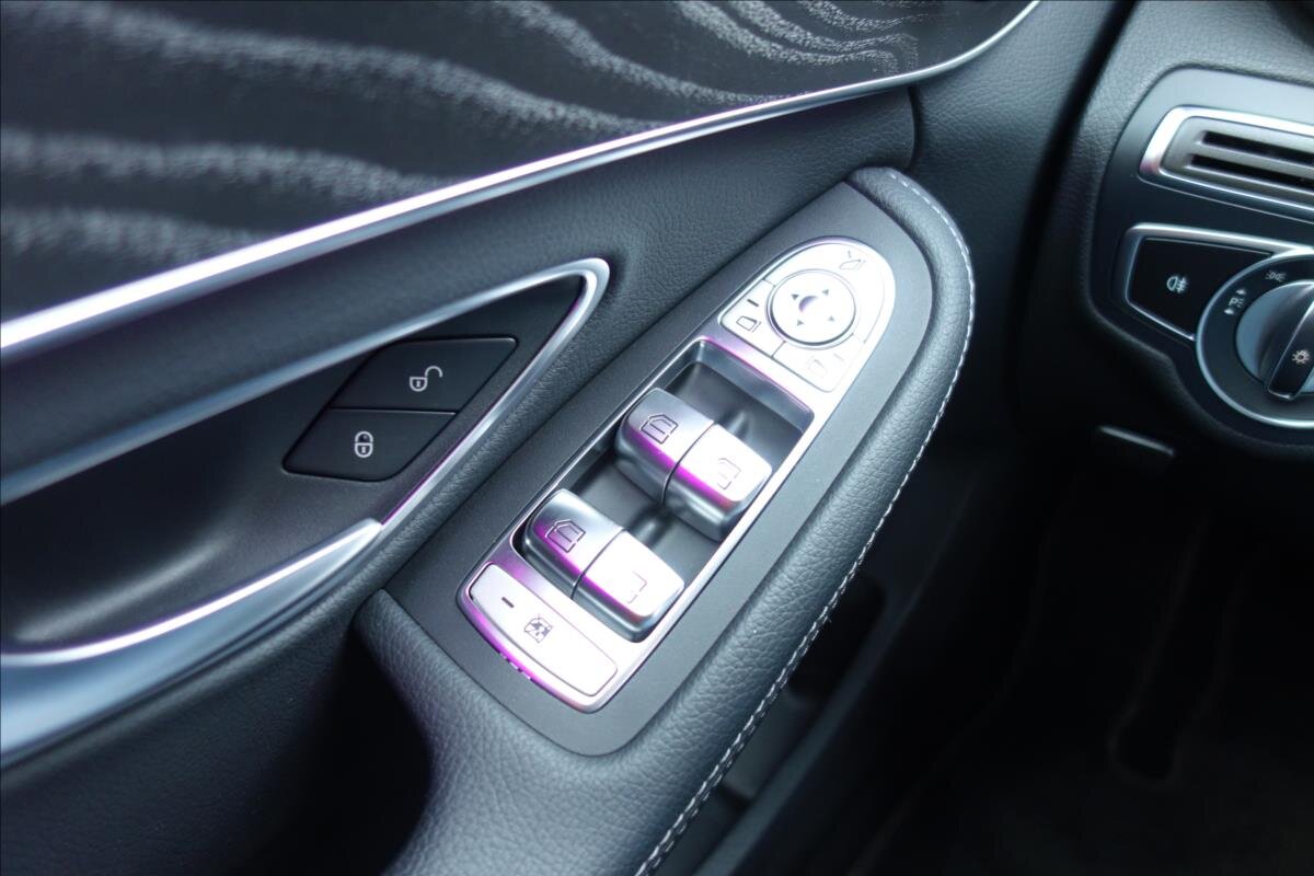 Mercedes-Benz Třídy C Sedan 2,0 l 143 kw