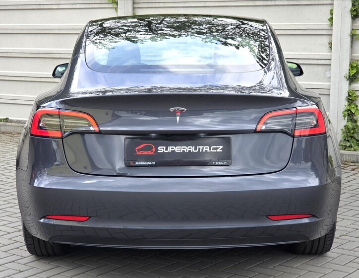 Tesla Model 3 Sedan / Limuzína 0,0 208 kw