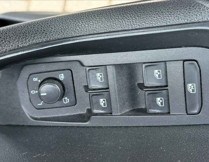 Škoda Karoq SUV / Terénní 1,6 l 85 kw