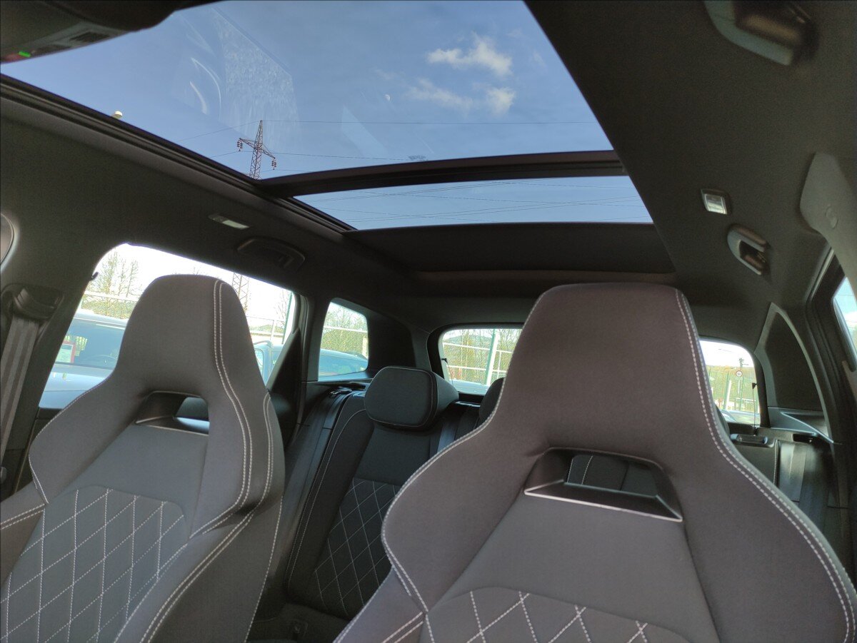 Škoda Karoq SUV / Terénní 1,5 l 110 kw