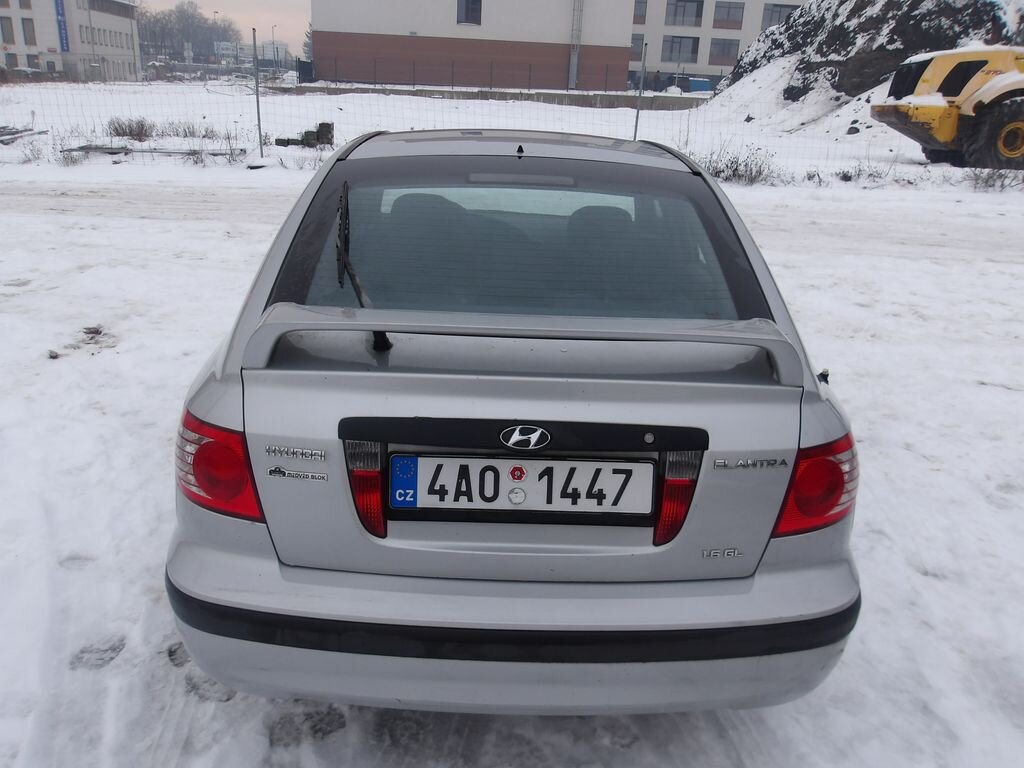Hyundai Elantra Sedan 1,6 l 77 kw