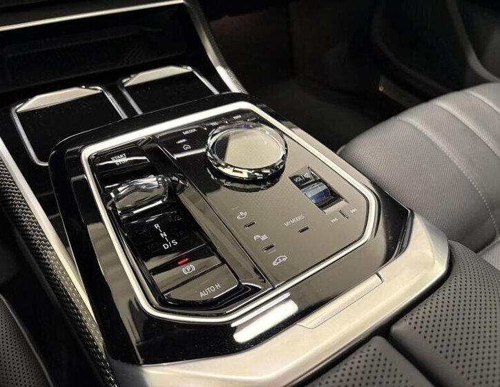 BMW Řada 7 Sedan / Limuzína 3,0 l 220 kw