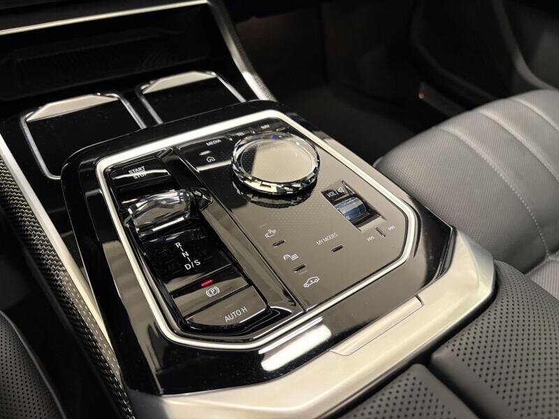 BMW Řada 7 Sedan / Limuzína 3,0 l 220 kw