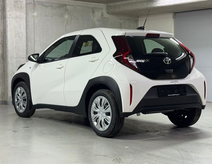 Toyota Aygo Hatchback 998,0 53 kw