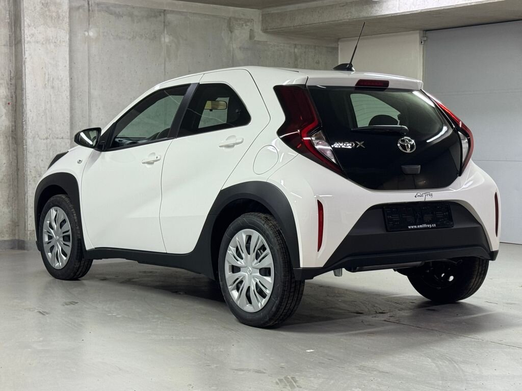 Toyota Aygo Hatchback 998,0 53 kw