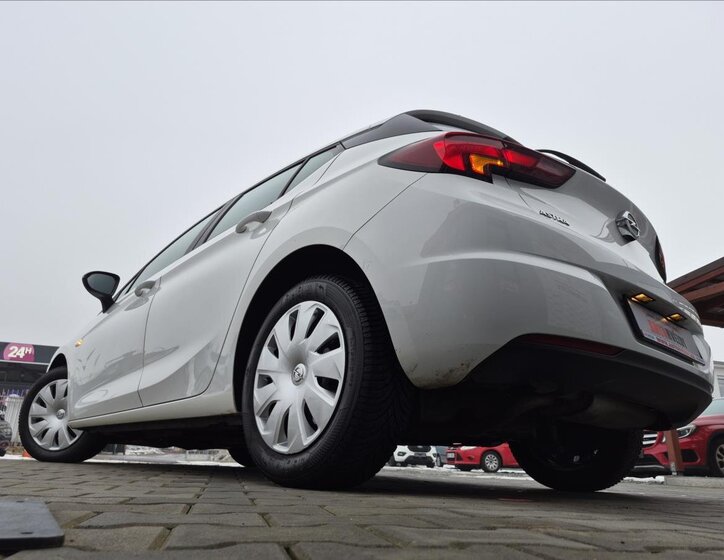 Opel Astra Hatchback 999,0 77 kw