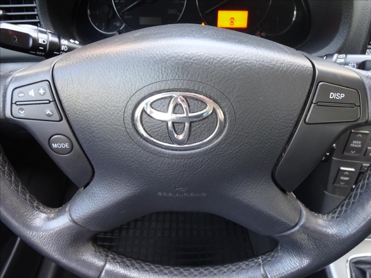 Toyota Avensis Kombi 2,0 l 93 kw