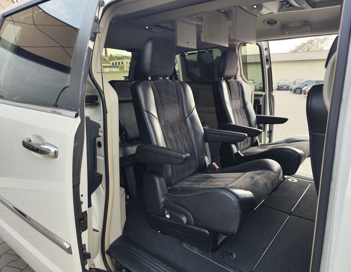 Lancia Voyager MPV 2,8 l 120 kw