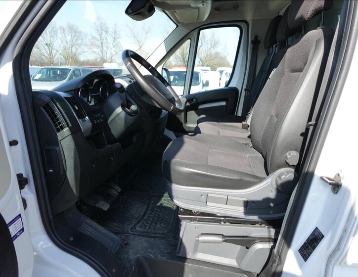 Peugeot Boxer Valník 2,2 l 121 kw