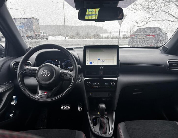 Toyota Yaris Cross 12