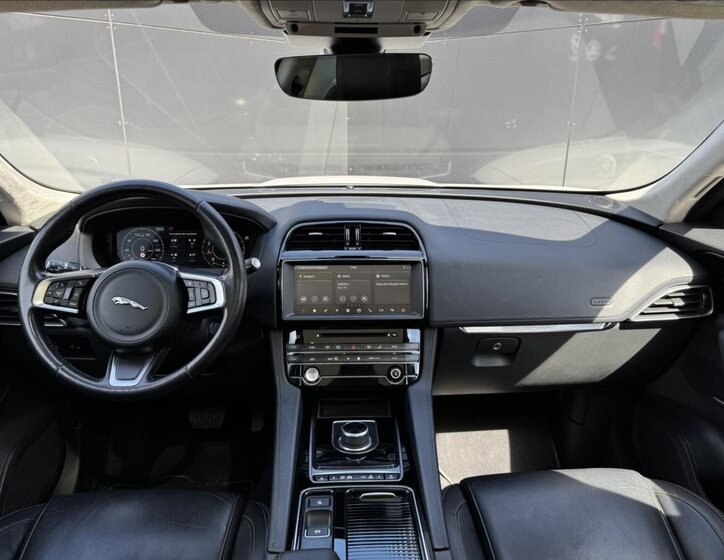 Jaguar F-Pace SUV / Terénní 2,0 l 184 kw