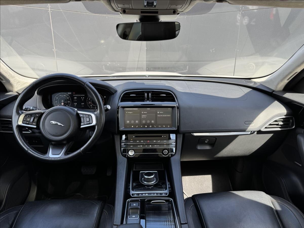 Jaguar F-Pace SUV / Terénní 2,0 l 184 kw
