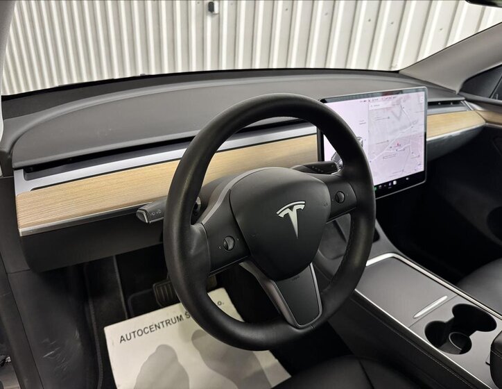 Tesla Model Y SUV / Terénní 0,0 378 kw