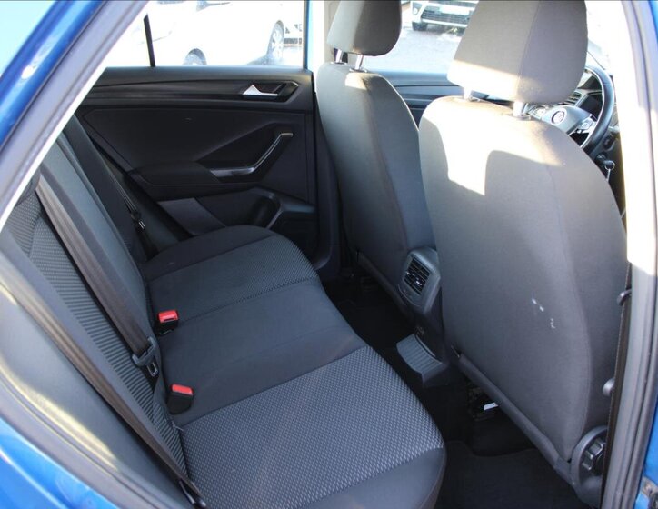 Volkswagen T-Roc SUV 1,6 l 85 kw