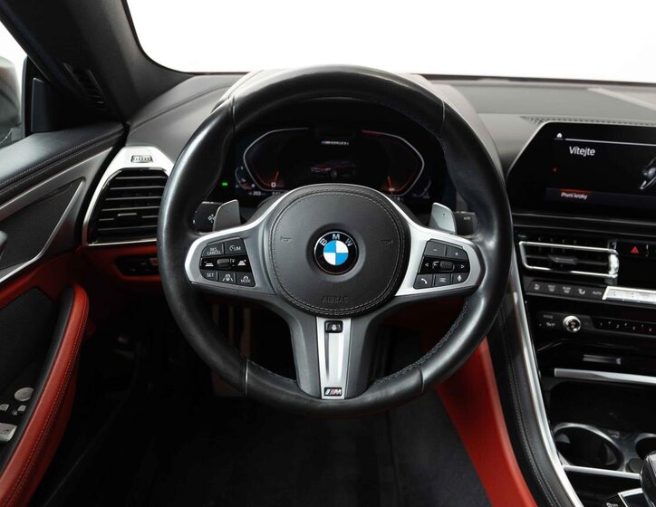 BMW Řada 8 13