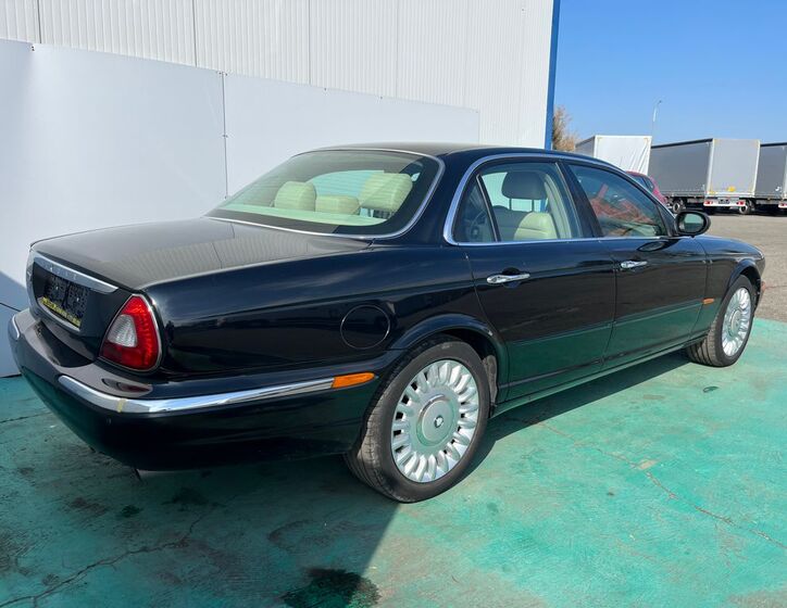 Jaguar XJ 2