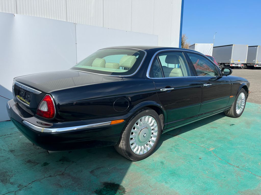 Jaguar XJ