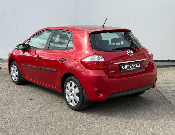 Toyota Auris Hatchback 1,3 l 73 kw